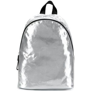 Calvin Klein stříbrný batoh Essentials